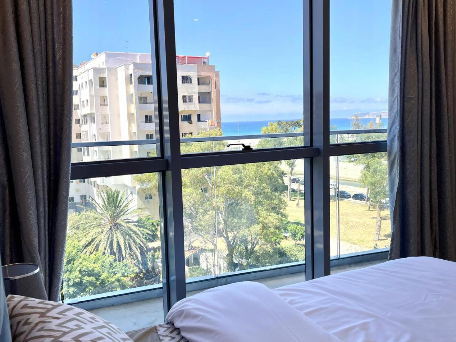 Modern Elegance With Sea Views In Central Tangier - Steps To Beach, Train And Attractions! Exterior photo